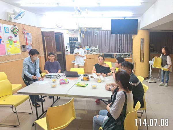 照片4-會後討論