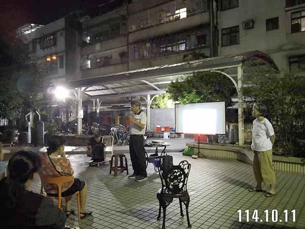 照片4-會後討論