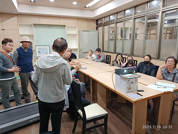 照片4-會後討論