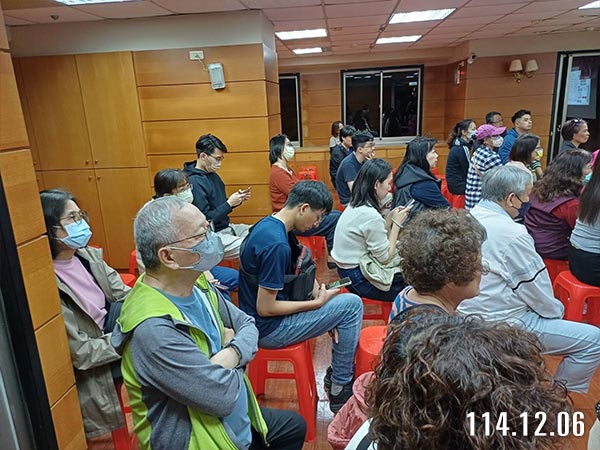 照片4-會後討論