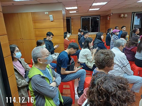 照片4-會後討論