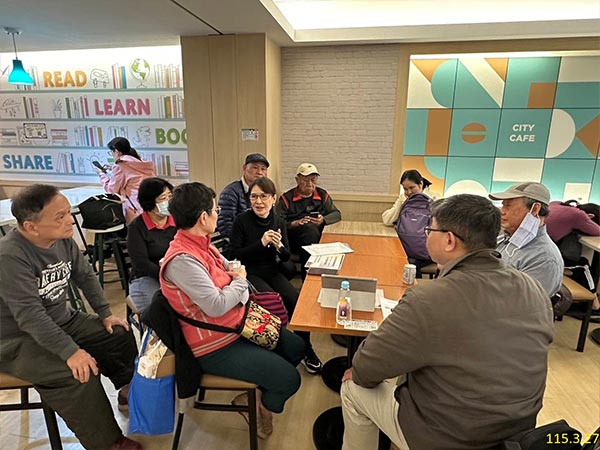 照片4-會後討論